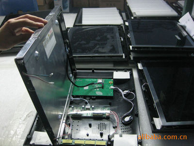 工廠直供15寸數(shù)碼相框與廣告機 專業(yè)生產(chǎn)、價格優(yōu)勢、配套掛架