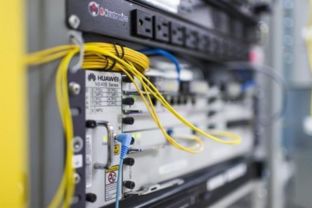 芯片股集體狂歡 是自信還是自戀？——集成電路設計熱潮下的冷思考